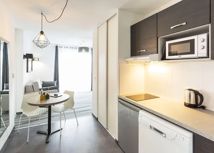 Néméa Stadium Appart hôtel 3*