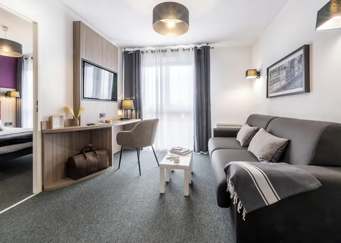 Néméa Stadium Appart hôtel 3*